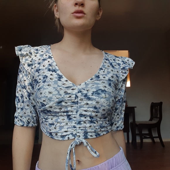 BLUE FLORAL TOP - Picture 1 of 2